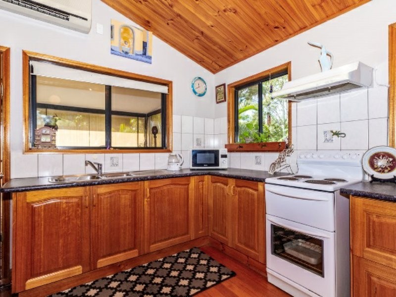 82 Treasure Island Avenue, Karragarra Island QLD 4184