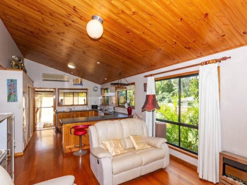 82 Treasure Island Avenue, Karragarra Island QLD 4184