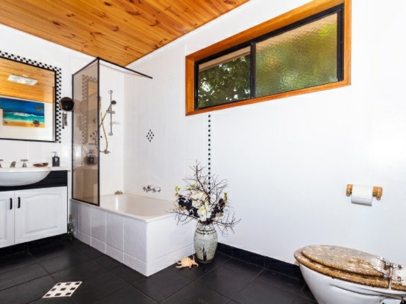 82 Treasure Island Avenue, Karragarra Island QLD 4184