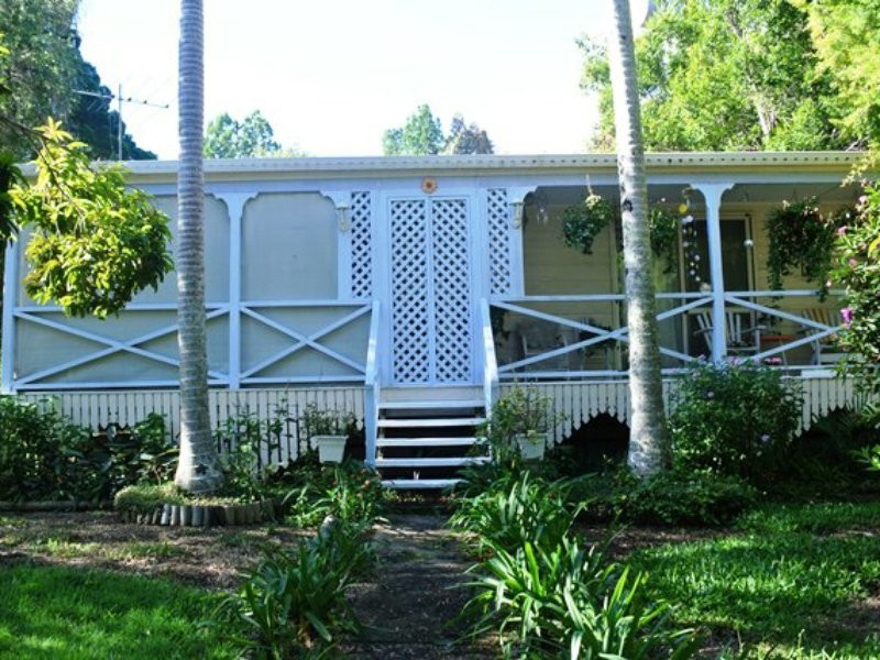 160 High Central Road, Macleay Island QLD 4184