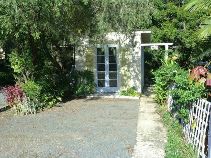 160 High Central Road, Macleay Island QLD 4184