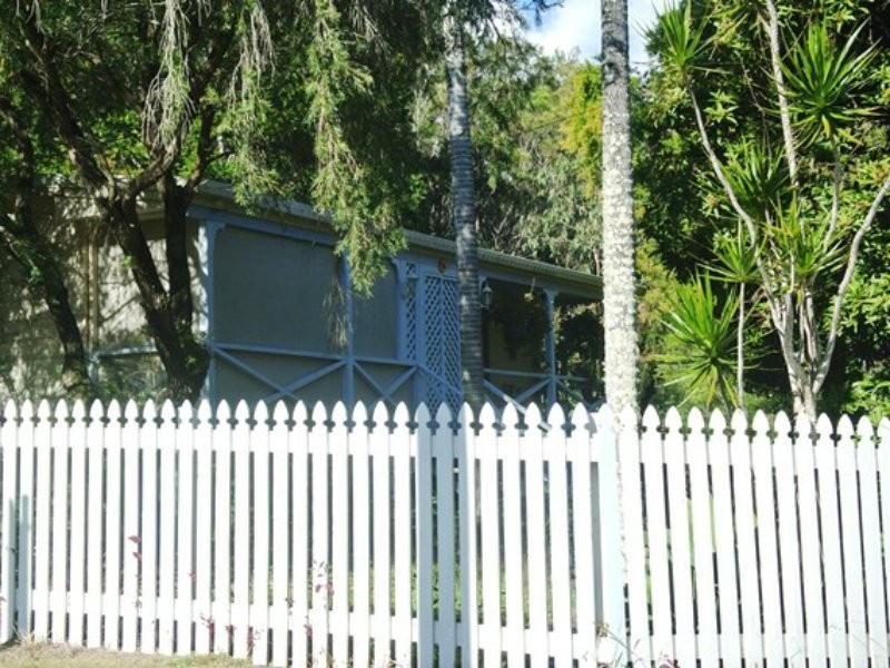 160 High Central Road, Macleay Island QLD 4184