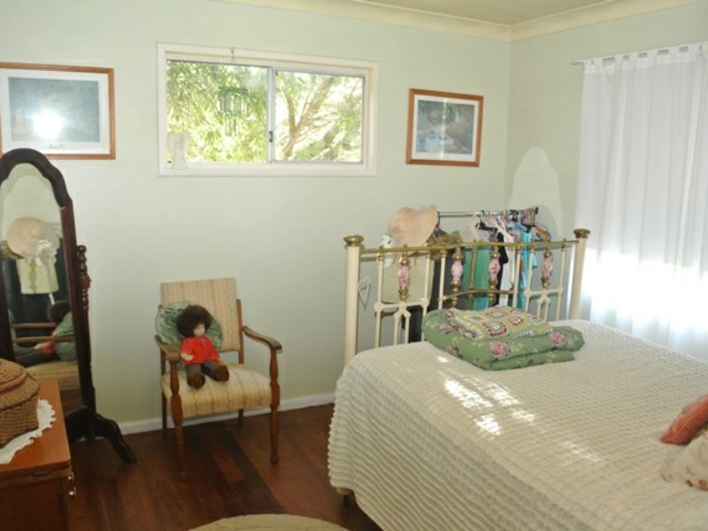 160 High Central Road, Macleay Island QLD 4184