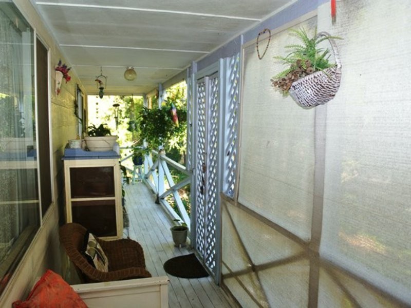 160 High Central Road, Macleay Island QLD 4184