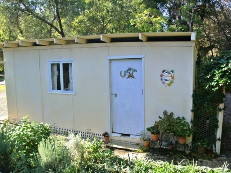 160 High Central Road, Macleay Island QLD 4184