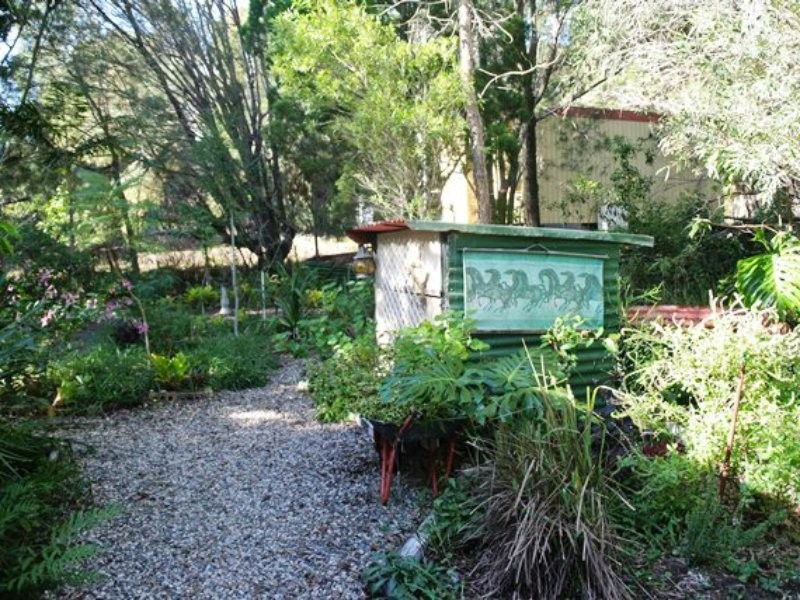 160 High Central Road, Macleay Island QLD 4184