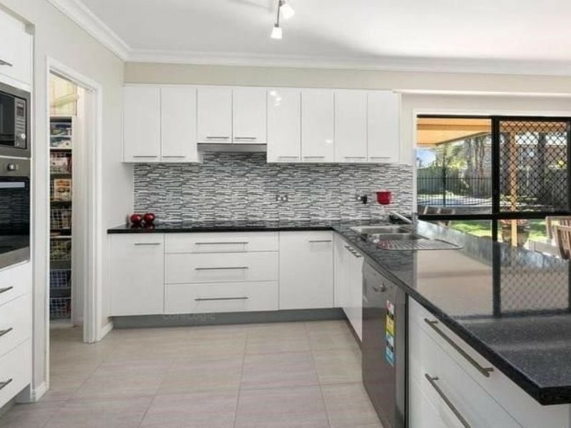 4 Balsa Court, Victoria Point QLD 4165