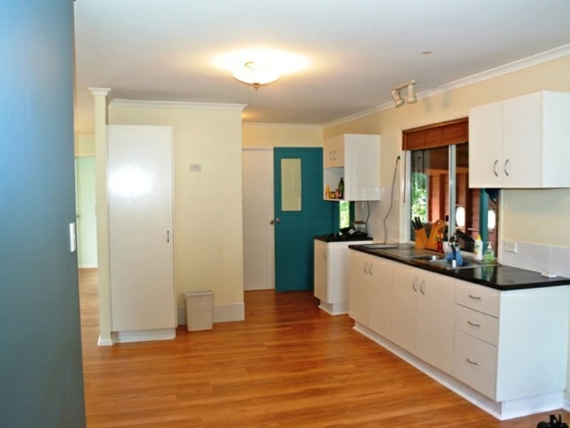 6 Eastbourne Terrace, Macleay Island QLD 4184