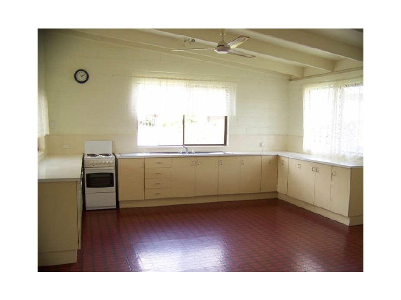 2-4 Shelly Cresc., Lamb Island QLD 4184