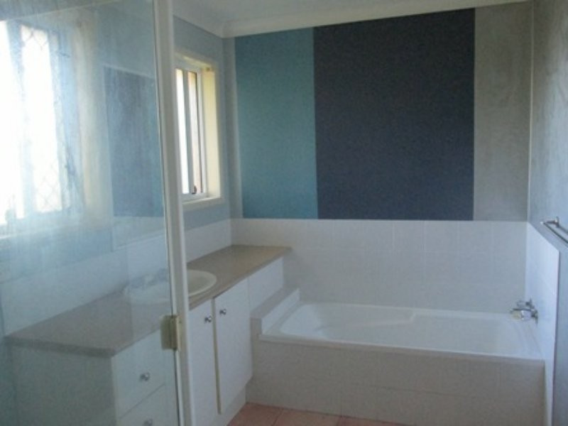 16 Calm Waters Crescent, Macleay Island QLD 4184