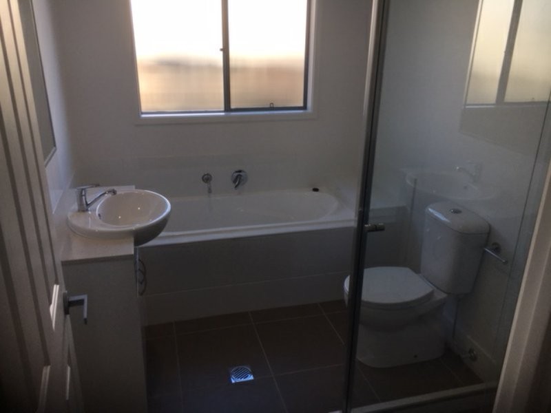 10 Woodhaven Close, Redland Bay QLD 4165