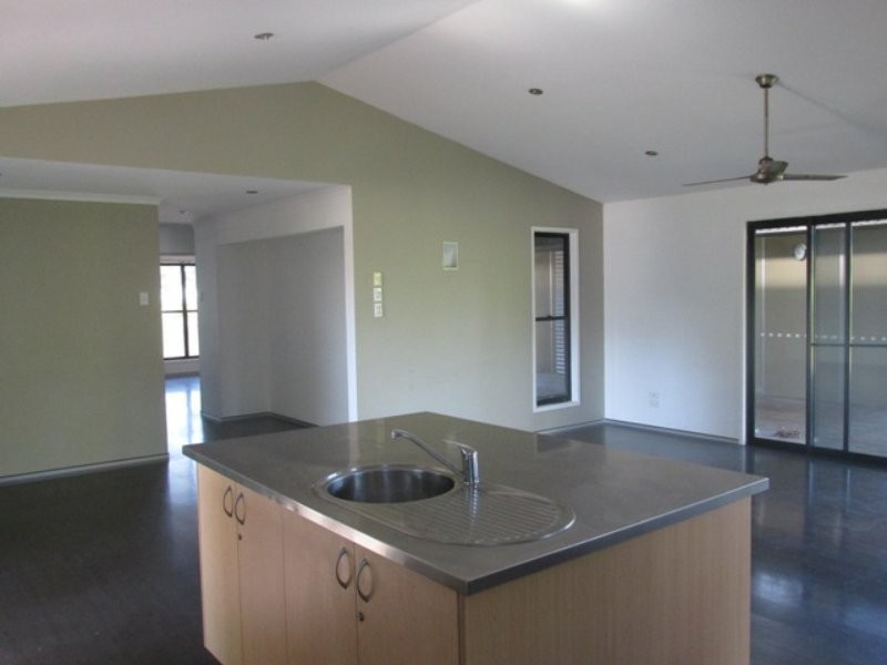 4 Ray Street, Macleay Island QLD 4184