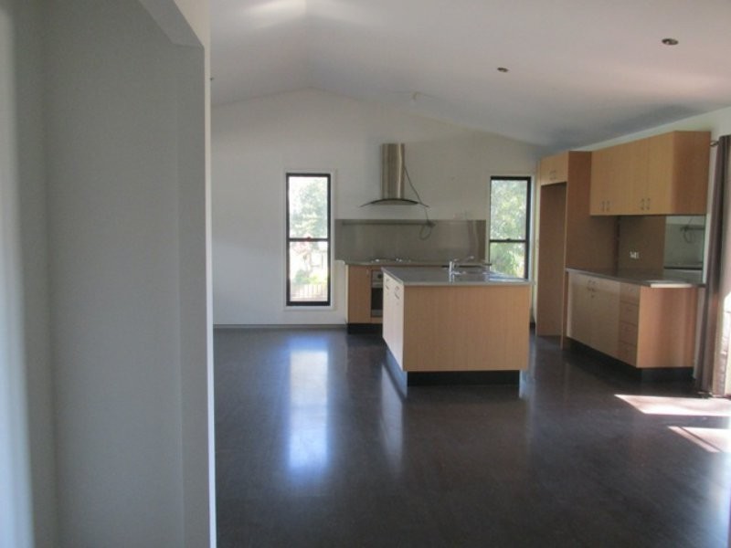 4 Ray Street, Macleay Island QLD 4184