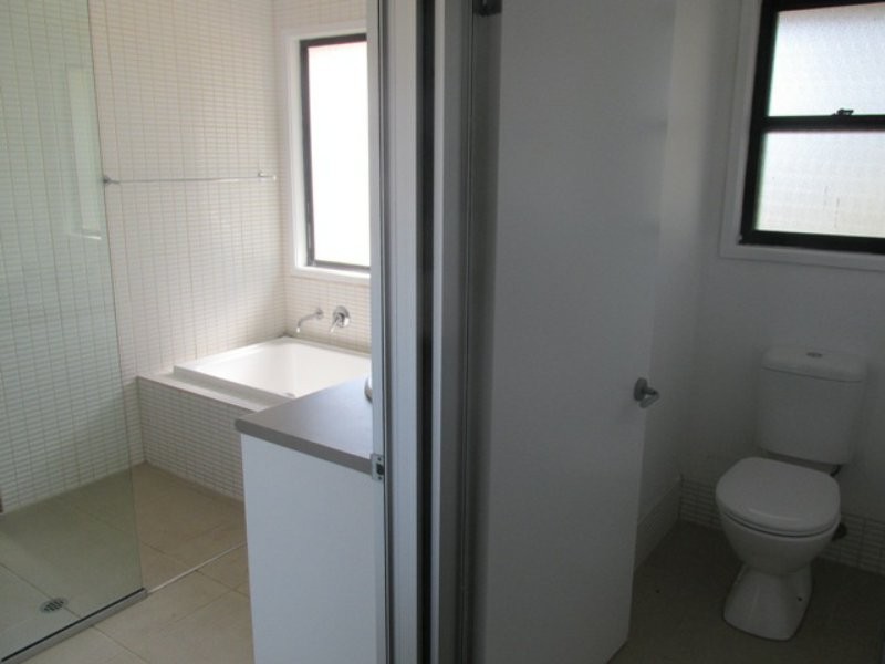 4 Ray Street, Macleay Island QLD 4184