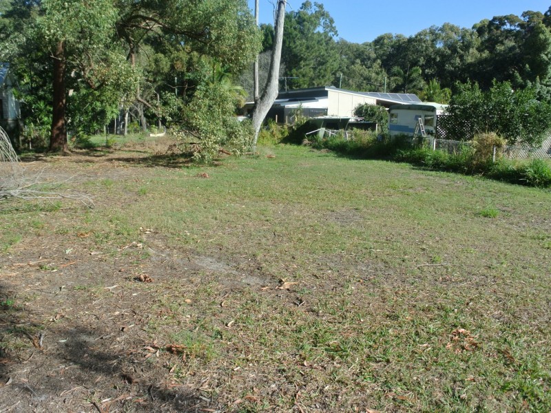 6 Noon Muckle Street, Macleay Island QLD 4184