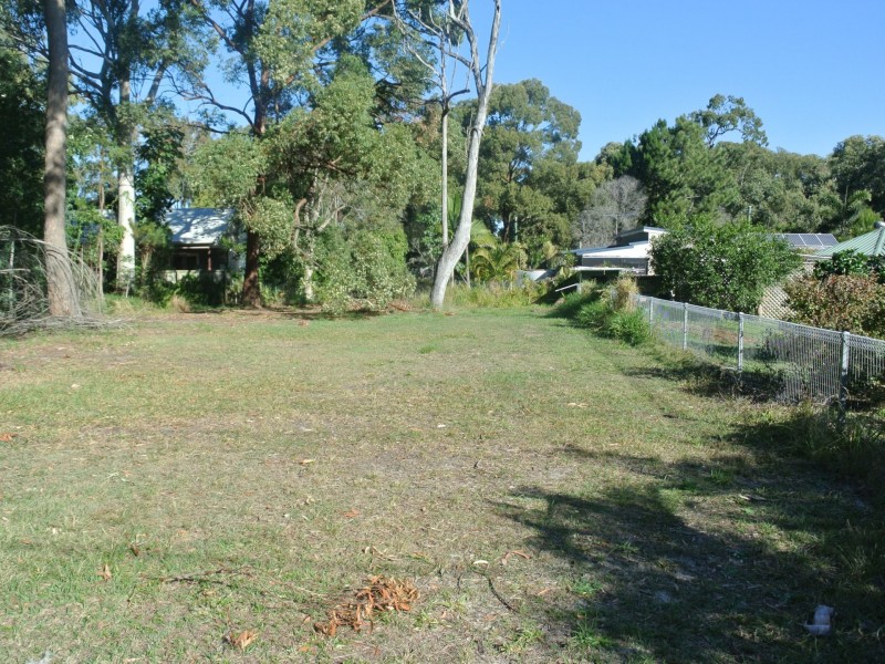 6 Noon Muckle Street, Macleay Island QLD 4184
