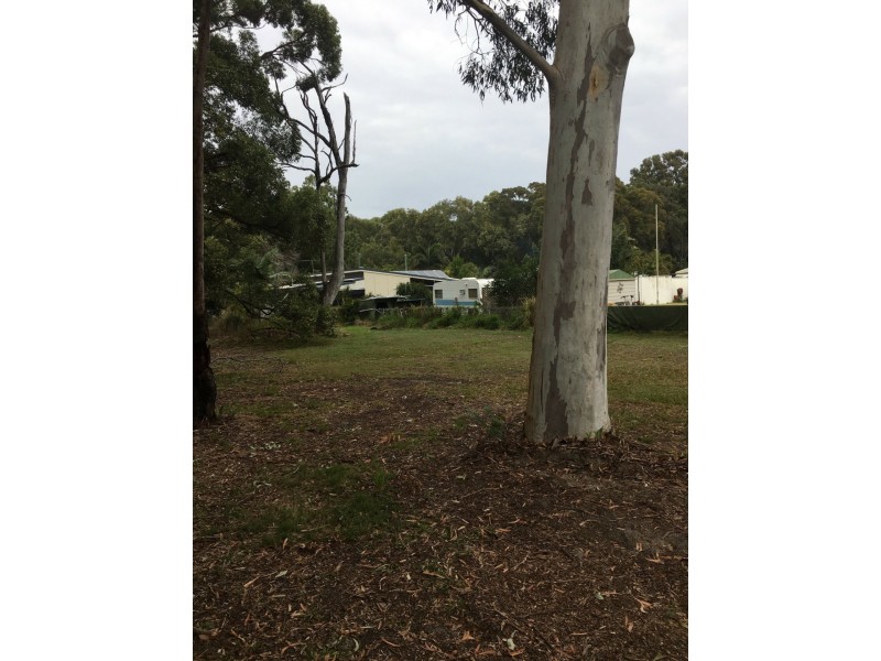 6 Noon Muckle Street, Macleay Island QLD 4184