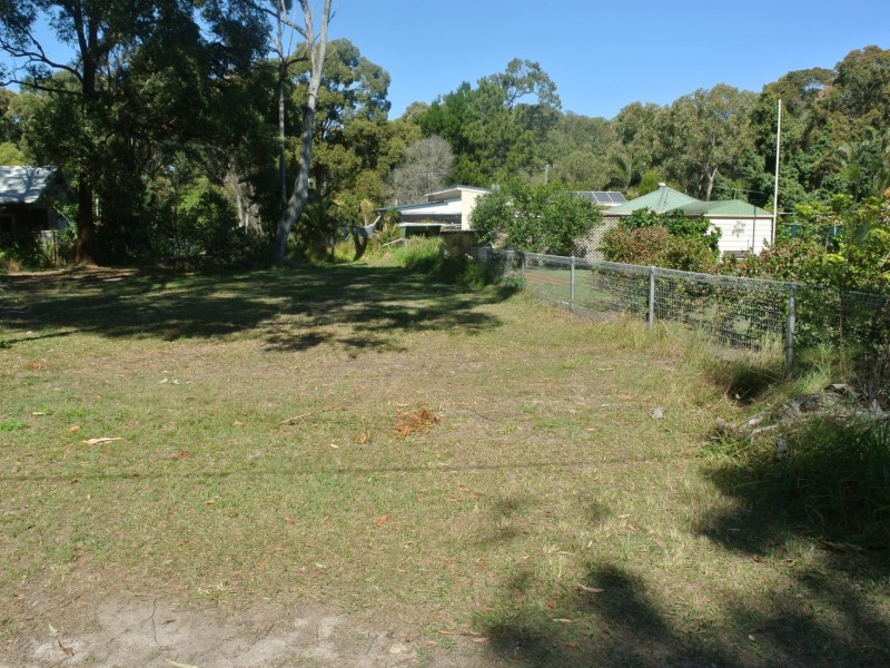 6 Noon Muckle Street, Macleay Island QLD 4184