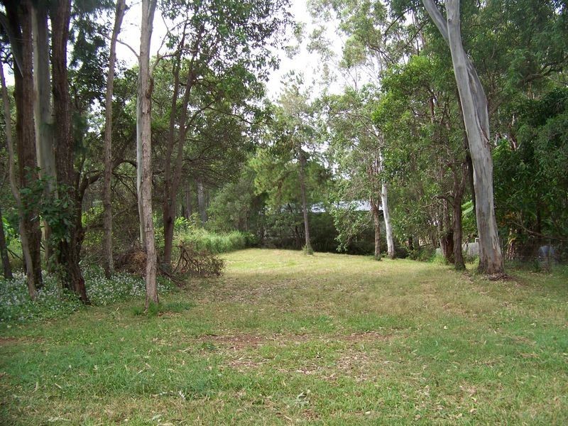 10 Pine Avenue, Lamb Island QLD 4184