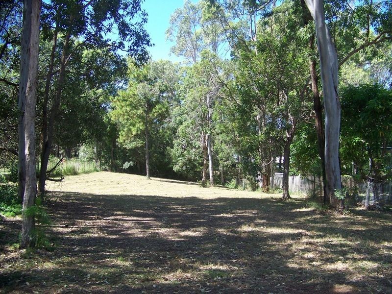 10 Pine Avenue, Lamb Island QLD 4184