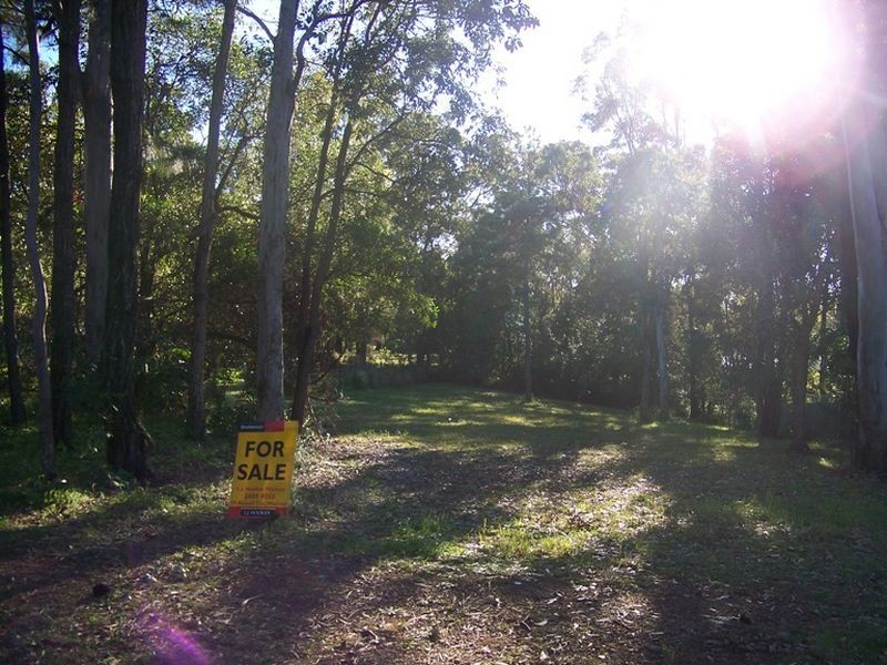 10 Pine Avenue, Lamb Island QLD 4184