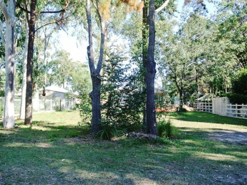 22 Orana Street, Macleay Island QLD 4184