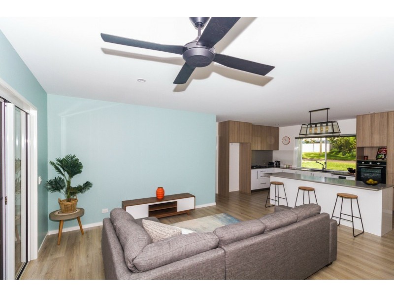 59 Western Road, Macleay Island QLD 4184