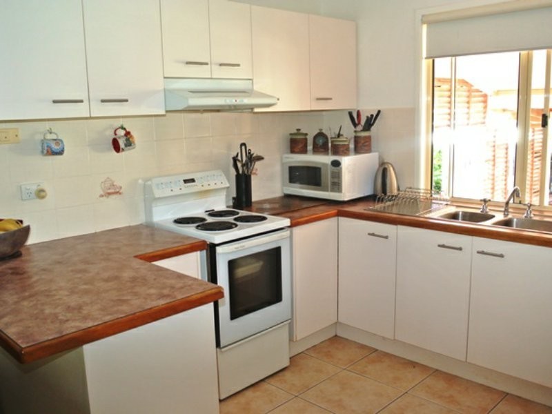 6 Betty Street, Macleay Island QLD 4184