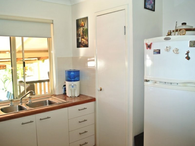 6 Betty Street, Macleay Island QLD 4184