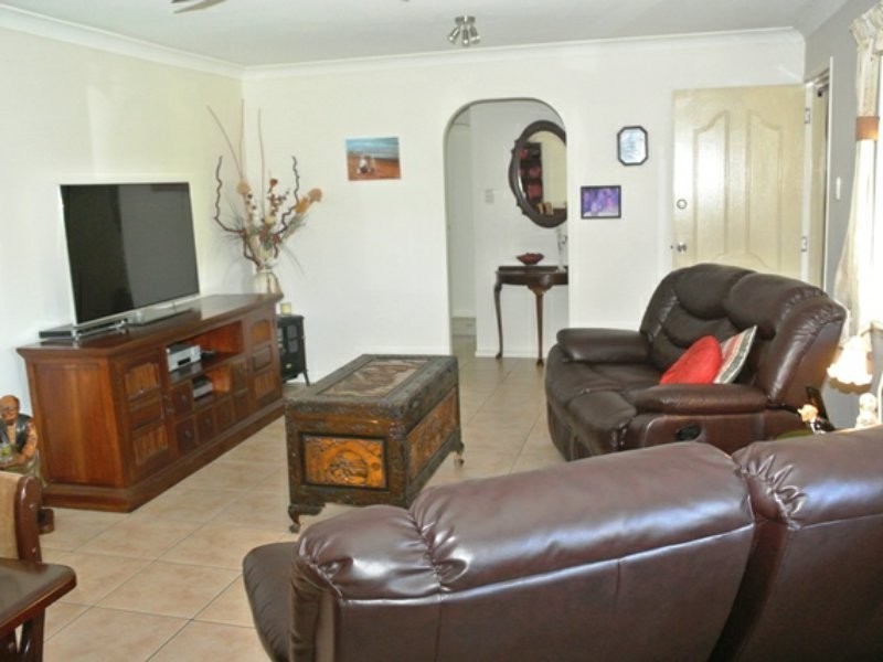 6 Betty Street, Macleay Island QLD 4184