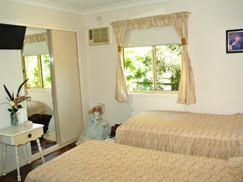 6 Betty Street, Macleay Island QLD 4184