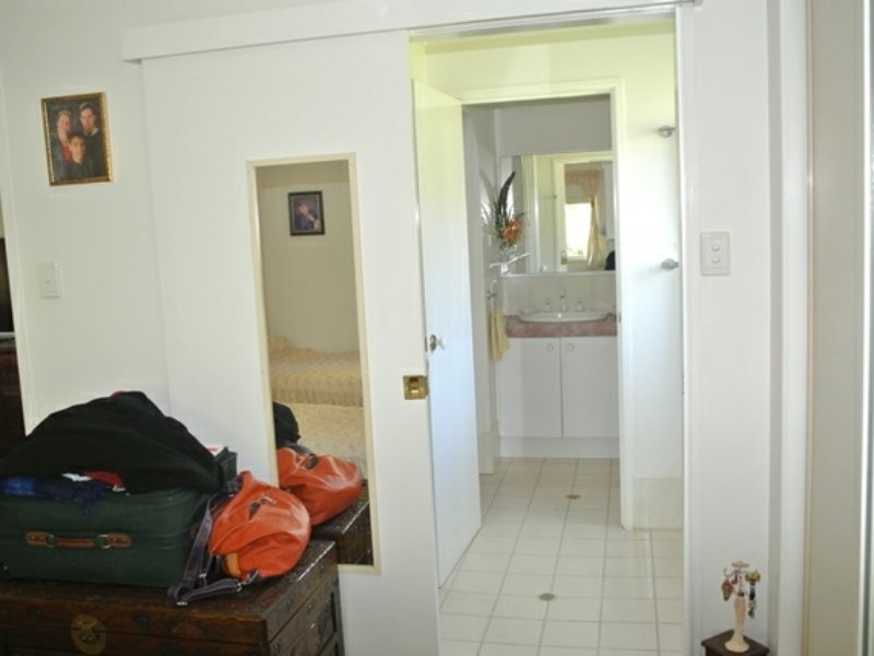 6 Betty Street, Macleay Island QLD 4184