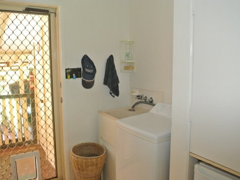 6 Betty Street, Macleay Island QLD 4184