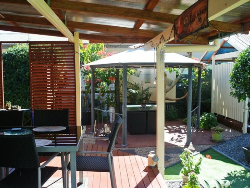 6 Betty Street, Macleay Island QLD 4184