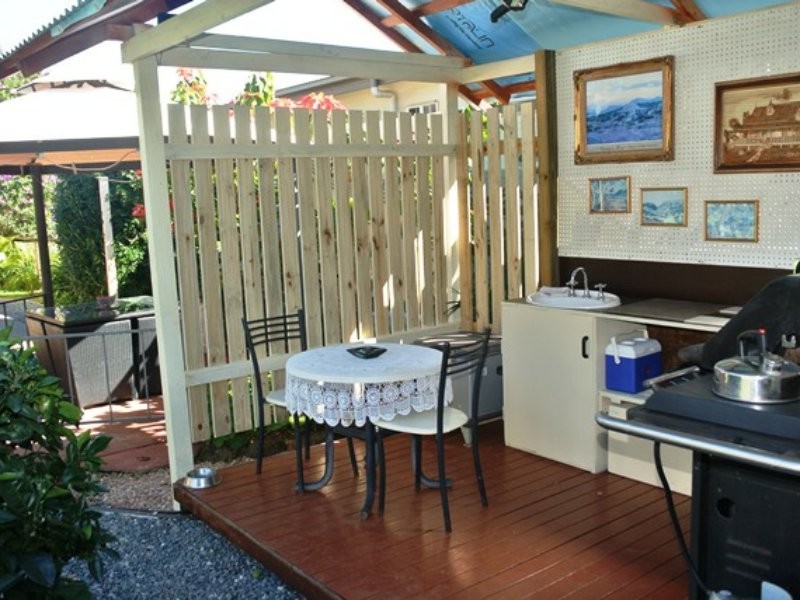 6 Betty Street, Macleay Island QLD 4184