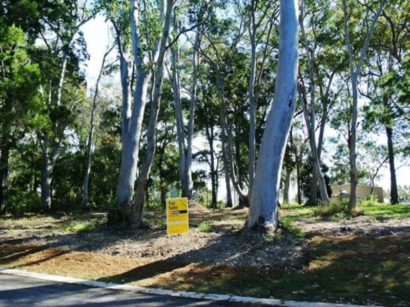 17 High Central Road, Macleay Island QLD 4184