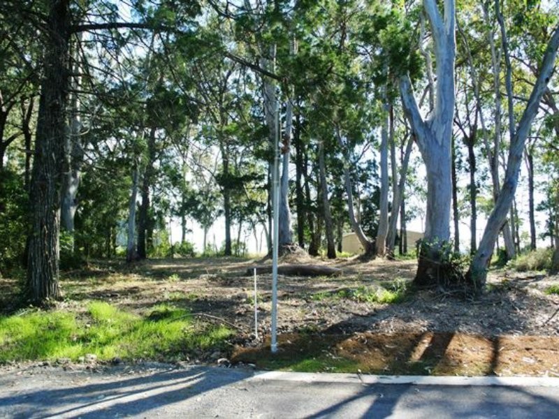 17 High Central Road, Macleay Island QLD 4184