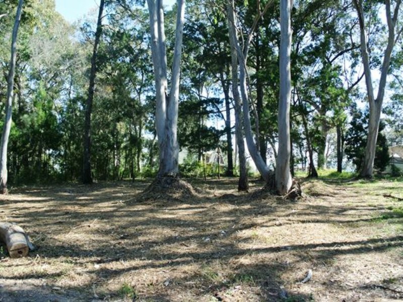 17 High Central Road, Macleay Island QLD 4184