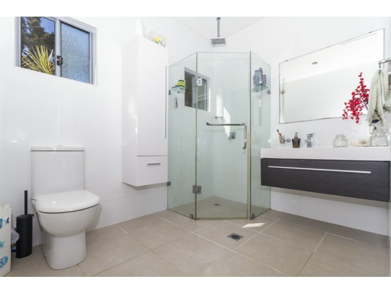 4 Dalpura Street, Macleay Island QLD 4184