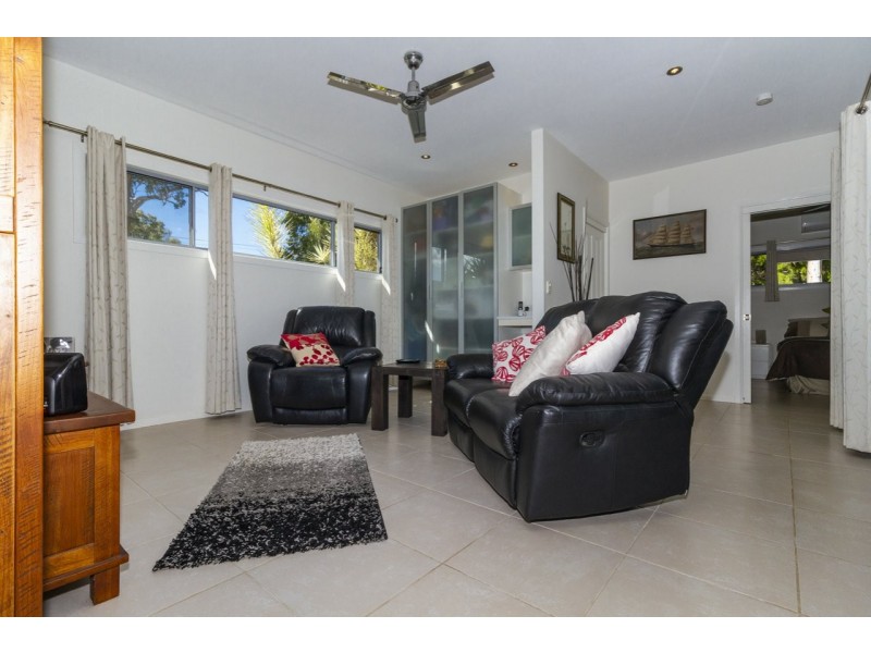 4 Dalpura Street, Macleay Island QLD 4184