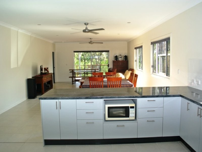 21 Alexander Street, Macleay Island QLD 4184