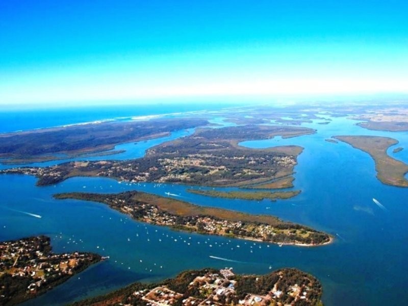 8 Pier Haven, Lamb Island QLD 4184
