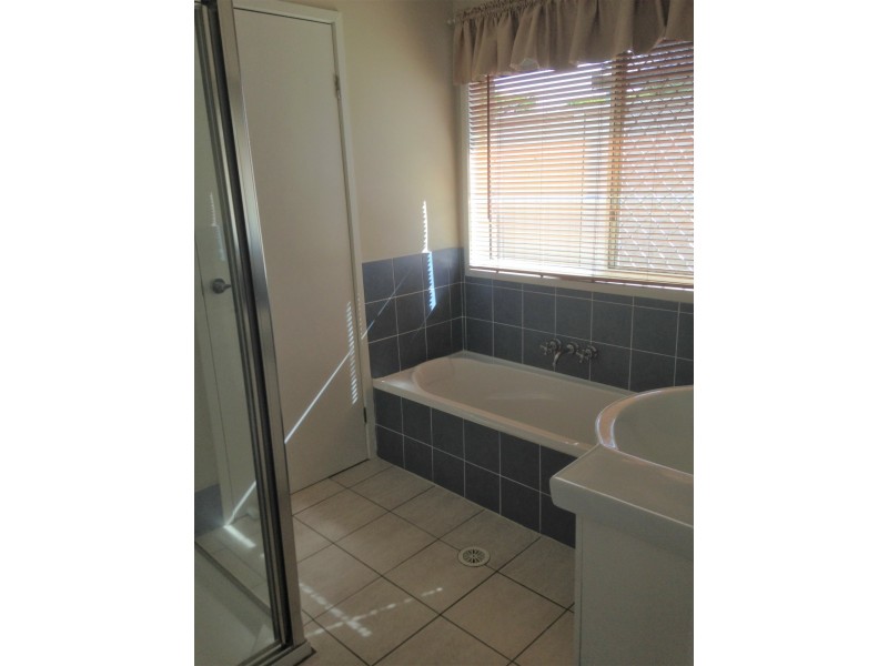 42 Broadwater Terrace, Redland Bay QLD 4165
