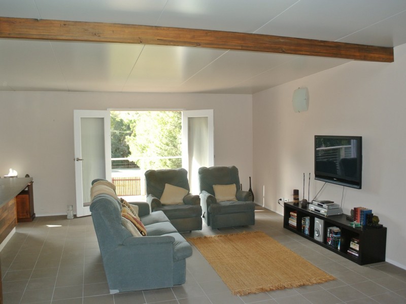 47 Scotts Road, Macleay Island QLD 4184