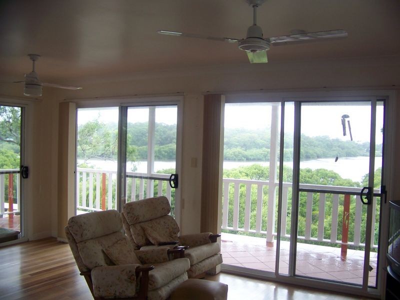 4 Cotton Tree Ave, Macleay Island QLD 4184