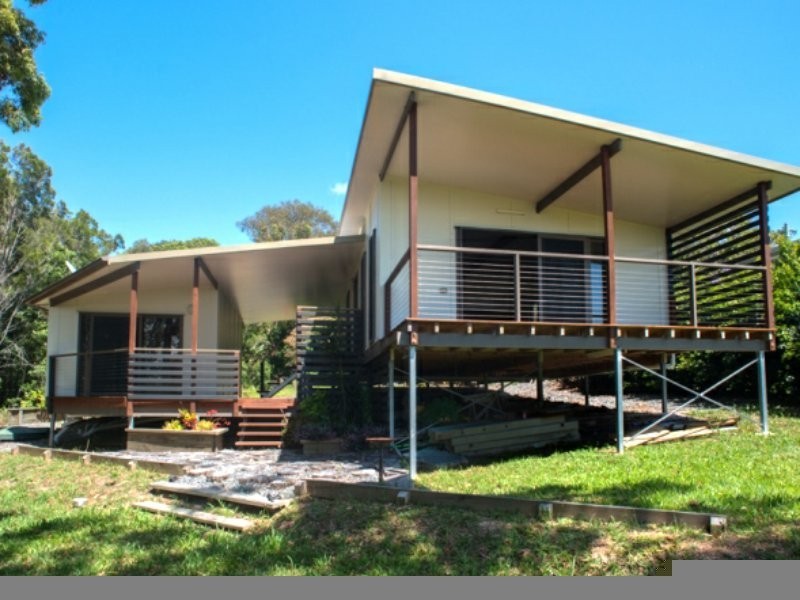 18 Cowes Street, Macleay Island QLD 4184