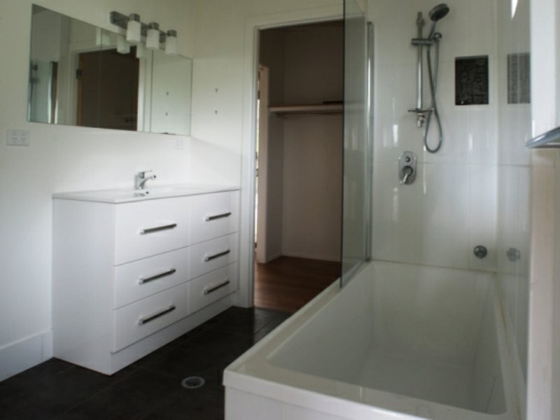 18 Cowes Street, Macleay Island QLD 4184