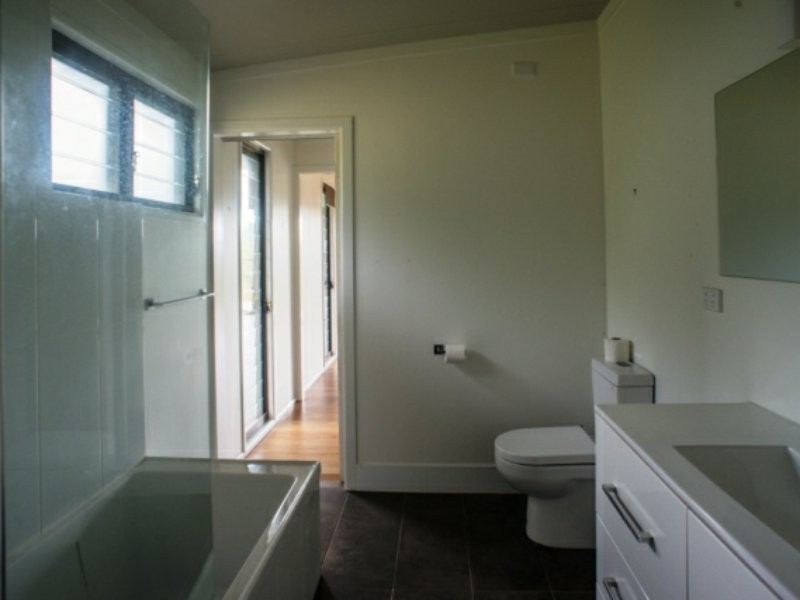 18 Cowes Street, Macleay Island QLD 4184