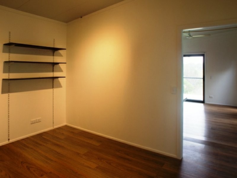 18 Cowes Street, Macleay Island QLD 4184