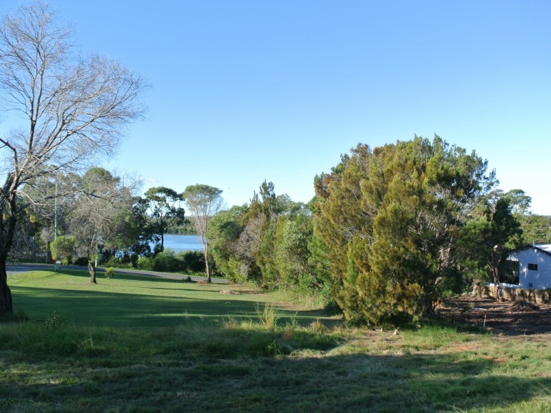 30 Pelican Street, Macleay Island QLD 4184